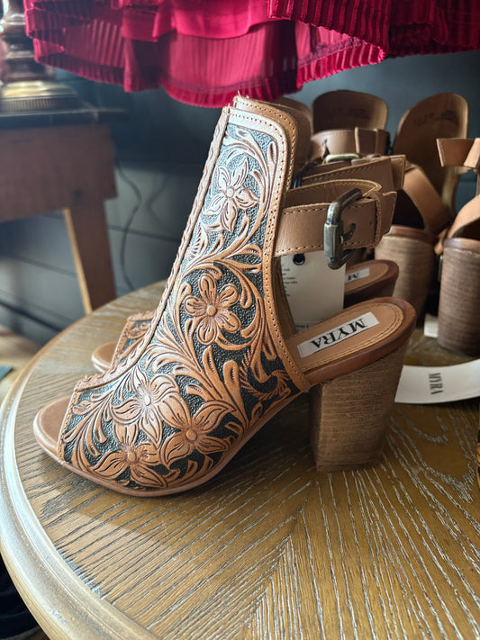 Dodge Town Heels
